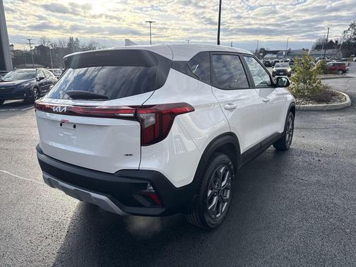 Snow White Pearl 2026 Kia Seltos LX