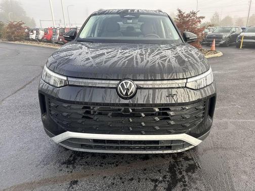 Deep Black Pearl Effect 2026 Volkswagen Tiguan 2.0T SE