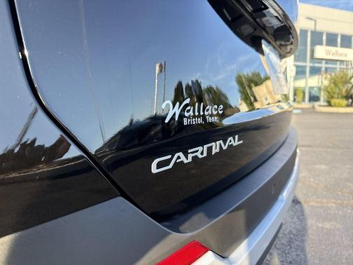 Aurora Black Pearl 2026 Kia Carnival EX
