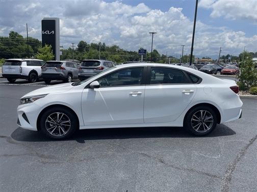 Snow White Pearl 2023 Kia Forte LXS