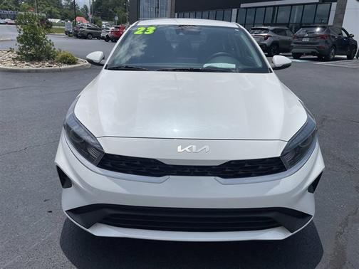 Snow White Pearl 2023 Kia Forte LXS