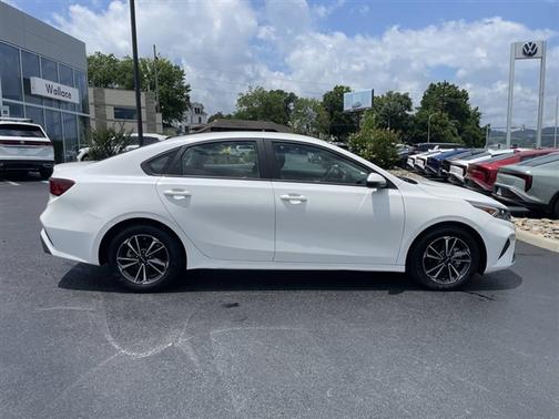 Snow White Pearl 2023 Kia Forte LXS