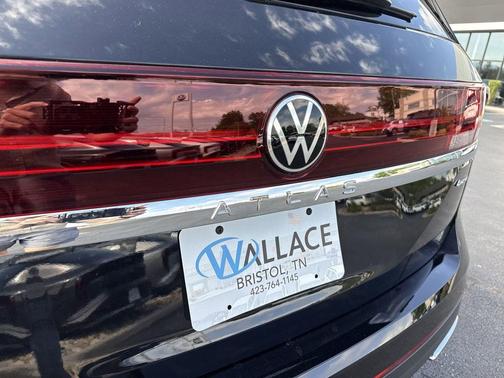 Deep Black Pearl 2026 Volkswagen Atlas 2.0T SE W/TECHNOLOGY
