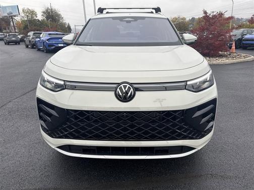 2026 Volkswagen Tiguan 2.0T SEL R-Line