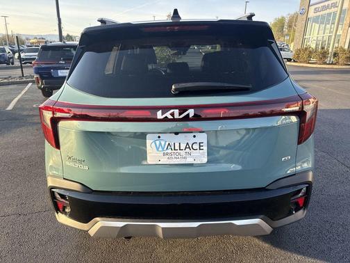 Blue / Black 2026 Kia Seltos S