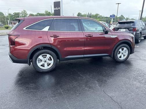 2025 Kia Sorento LX