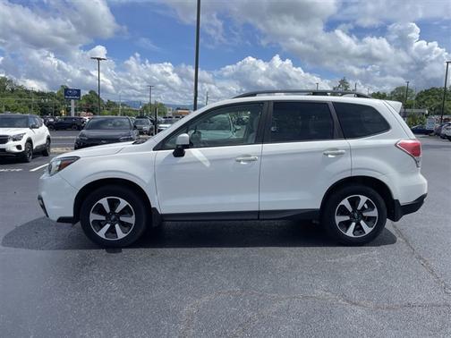 Crystal White Pearl 2018 Subaru Forester 2.5i Premium