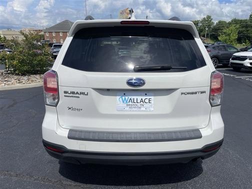 Crystal White Pearl 2018 Subaru Forester 2.5i Premium