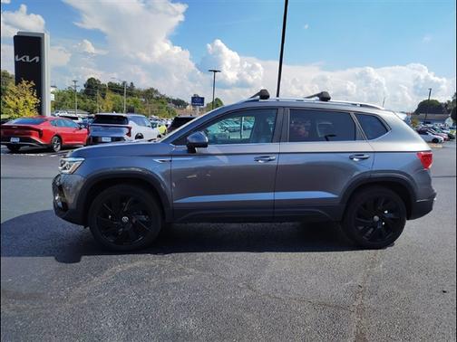 Platinum Gray Metallic 2024 Volkswagen Taos 1.5T SEL
