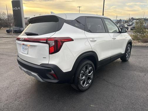 Snow White Pearl 2026 Kia Seltos LX