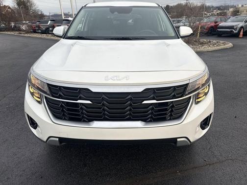 Snow White Pearl 2026 Kia Seltos LX
