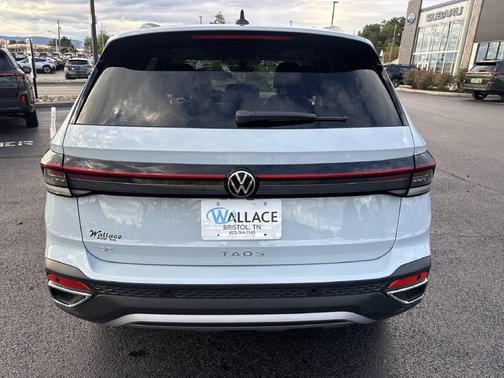 Gray 2027 Volkswagen Taos 1.5T SE