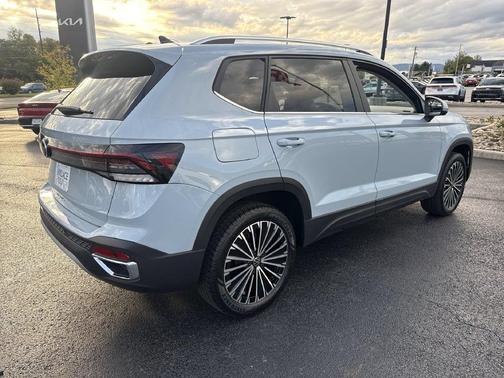 Gray 2027 Volkswagen Taos 1.5T SE