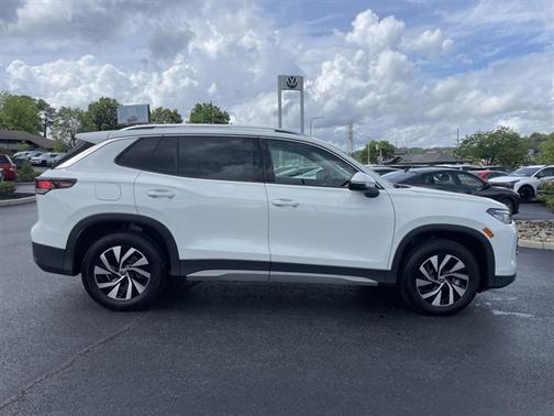 Pure White 2026 Volkswagen Tiguan 2.0T S