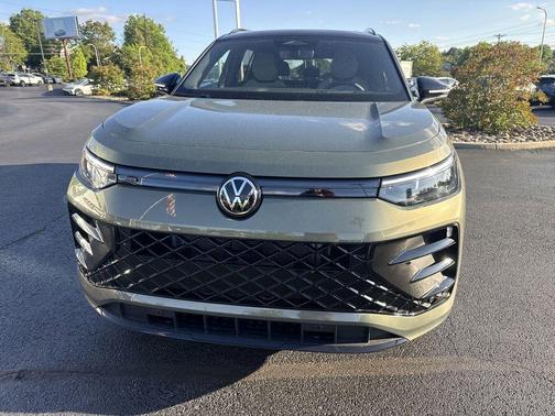 Avocado Green 2026 Volkswagen Tiguan 2.0T SE R-Line Black