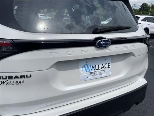 Crystal White Pearl 2025 Subaru Forester