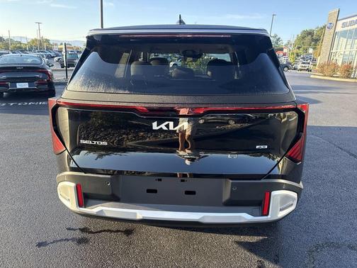 Aurora Black Pearl 2027 Kia Seltos LX