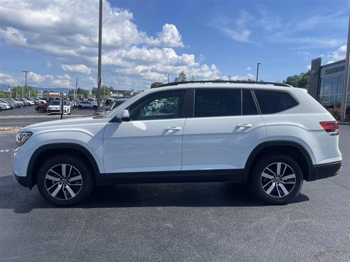 Pure White 2021 Volkswagen Atlas 2.0T SE