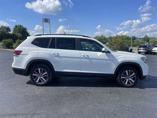 Pure White 2021 Volkswagen Atlas 2.0T SE