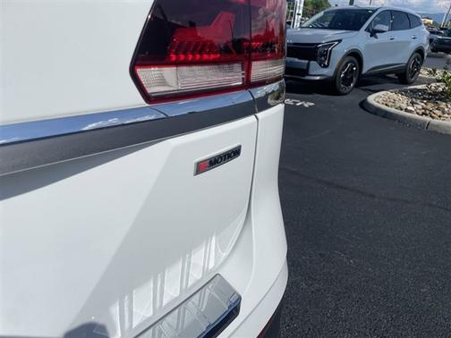 Pure White 2021 Volkswagen Atlas 2.0T SE