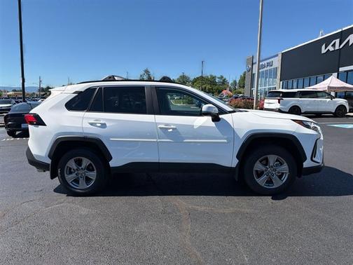 Ice 2025 Toyota RAV4 XLE