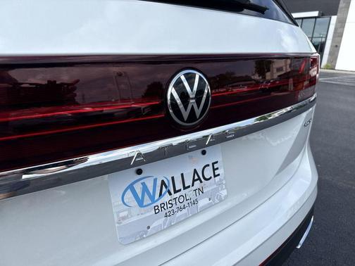 Opal White Pearl 2026 Volkswagen Atlas 2.0T SE W/TECHNOLOGY