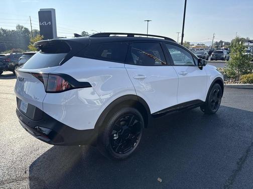 Glacial White Pearl 2027 Kia Sportage X-Line