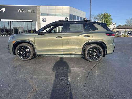 Avocado Green W/Black Roof 2026 Volkswagen Tiguan 2.0T SE R-Line Black