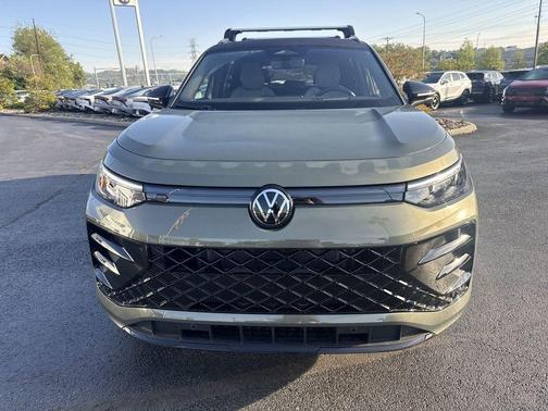 Avocado Green  W/Black Roof 2026 Volkswagen Tiguan 2.0T SE R-Line Black
