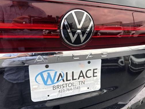 Deep Black Pearl 2026 Volkswagen Atlas 2.0T SE