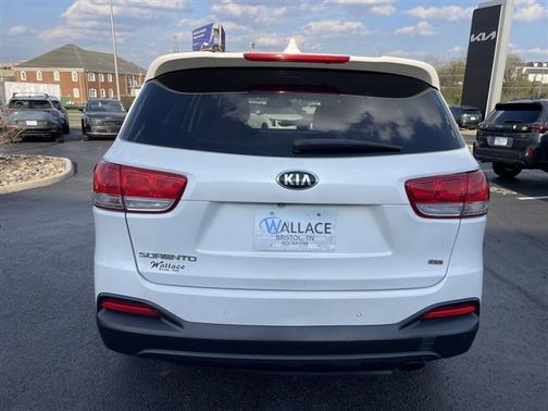 Snow White Pearl 2016 Kia Sorento LX