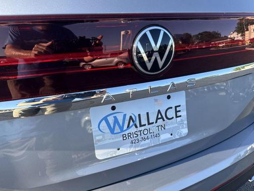 Silver Mist Metallic 2026 Volkswagen Atlas 2.0T SE w/Technology