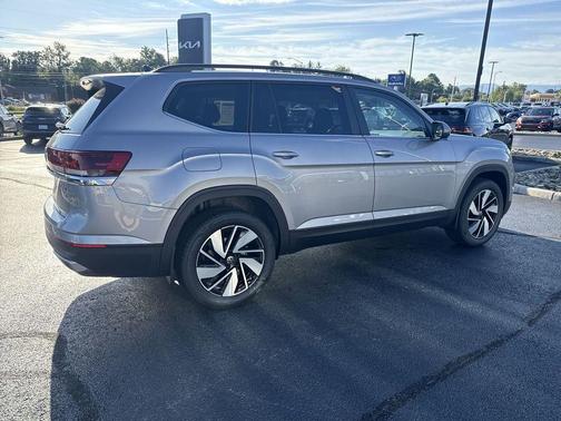 Silver Mist Metallic 2026 Volkswagen Atlas 2.0T SE w/Technology