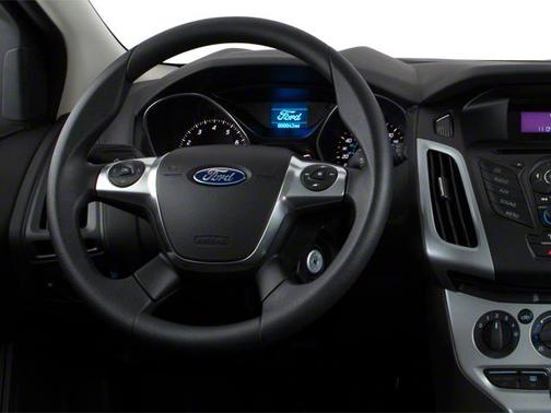 Gray 2013 Ford Focus SE