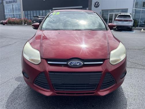 Gray 2013 Ford Focus SE
