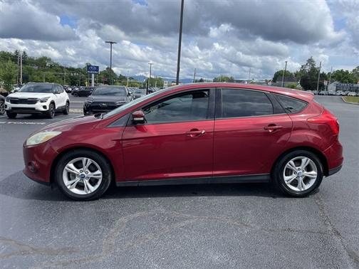 Gray 2013 Ford Focus SE