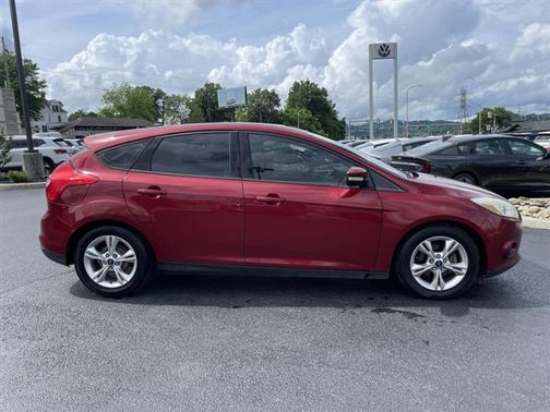 Gray 2013 Ford Focus SE