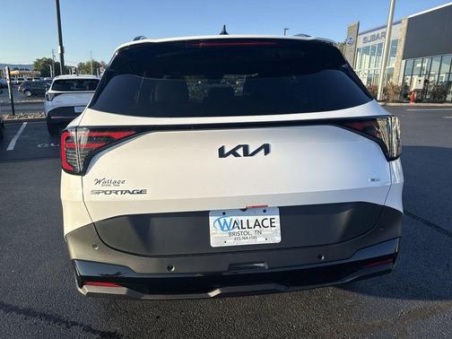 Glacial White Pearl 2026 Kia Sportage X-Line