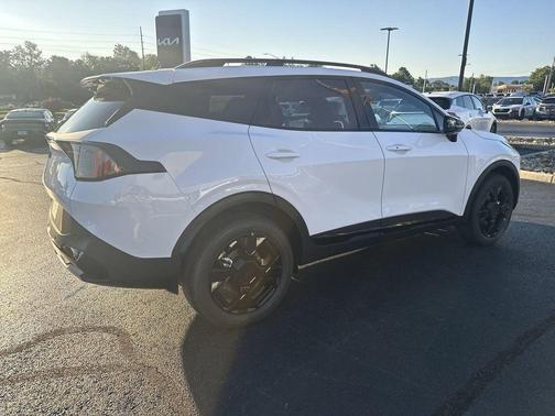 Glacial White Pearl 2026 Kia Sportage X-Line
