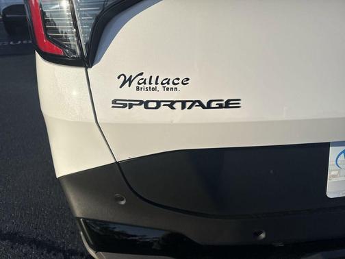 Glacial White Pearl 2026 Kia Sportage X-Line