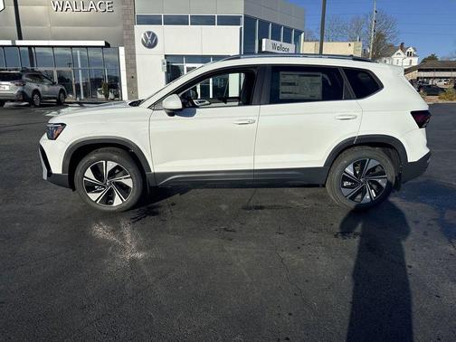 Pure White 2025 Volkswagen Taos 1.5T SE