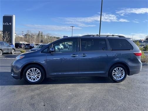 2015 Toyota Sienna L