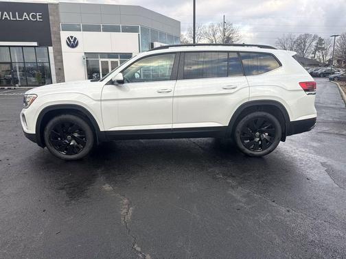 Opal White Pearl 2026 Volkswagen Atlas 2.0T SE W/TECHNOLOGY