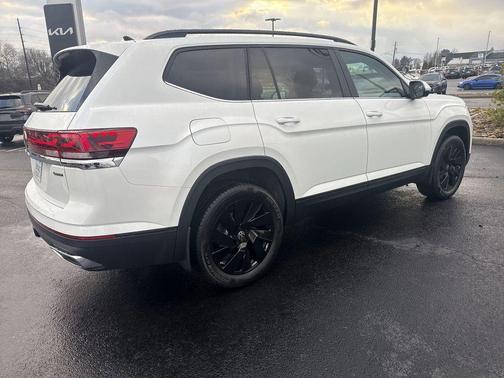 Opal White Pearl 2026 Volkswagen Atlas 2.0T SE W/TECHNOLOGY