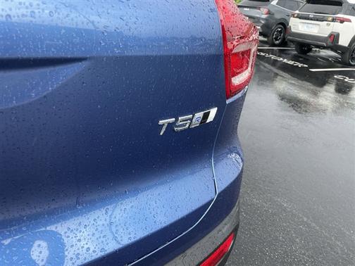 Blue 2020 Volvo XC40 T5 R-Design
