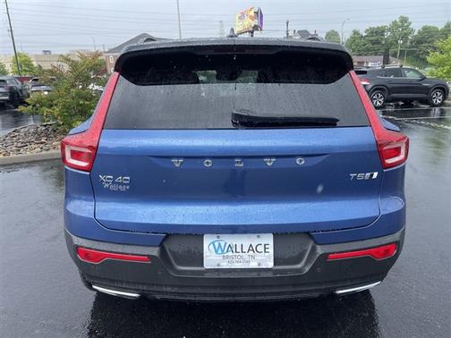 Blue 2020 Volvo XC40 T5 R-Design