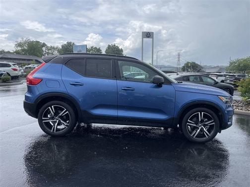 Blue 2020 Volvo XC40 T5 R-Design