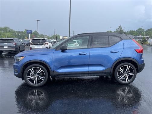 Blue 2020 Volvo XC40 T5 R-Design