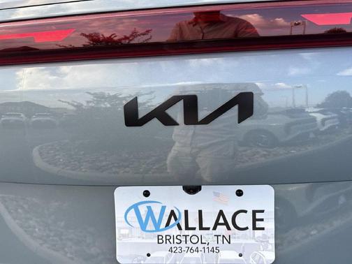 Iceberg Green 2027 Kia Carnival SX