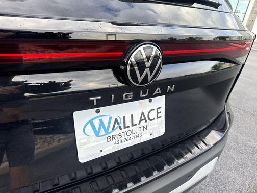 Deep Black Pearl 2026 Volkswagen Tiguan 2.0T S